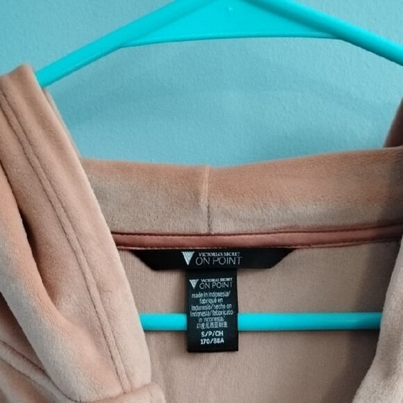 NWOT Victoria's Secret On Point Peach Velour Zip-Up Hoodie Size Small - Picture 4 of 4